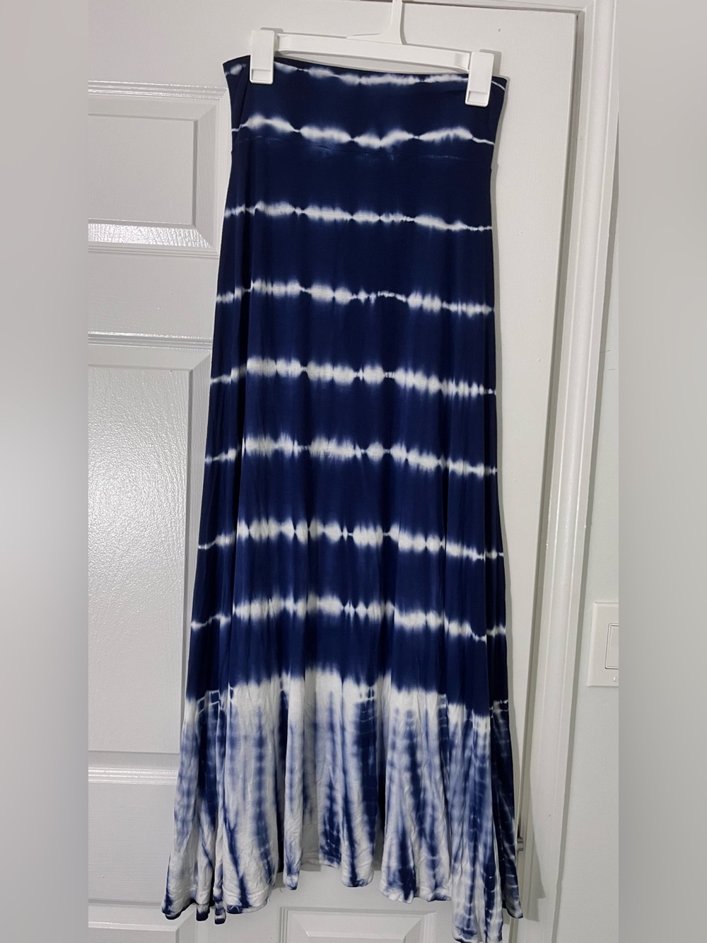 Design History women’s Navy & White Tie-Dye Maxi Skirt Size M